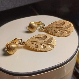 Vintage clip earings